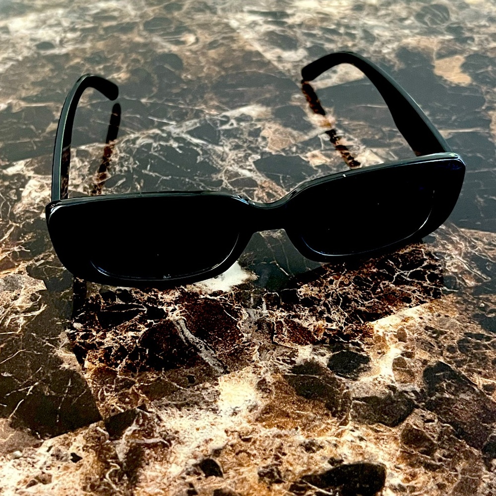 Sunglasses - black